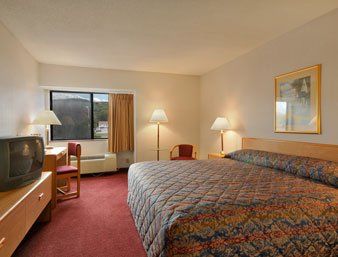 Super 8 By Wyndham Oneonta/Cooperstown Hotel Bagian luar foto