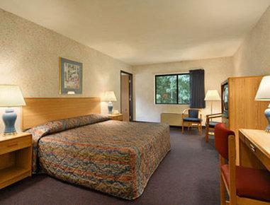Super 8 By Wyndham Oneonta/Cooperstown Hotel Bagian luar foto